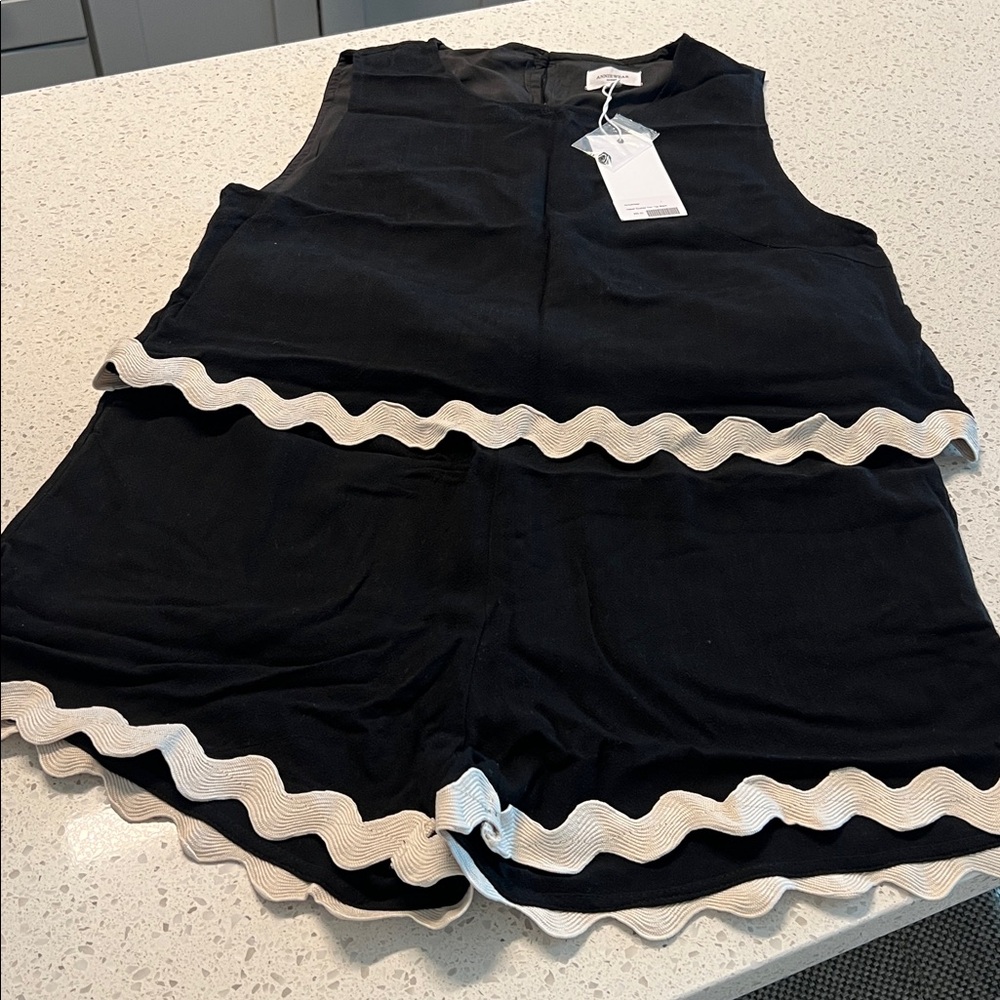 NWT ANNIEWEAR Sleeveless Top & Shorts with beige scalloped hem